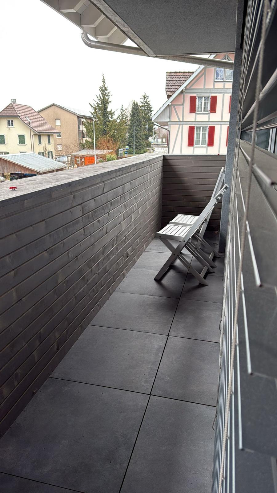 Moderne 3.5-Zimmer-Wohnung mit grosser Terrasse und Balkon - Bild 3