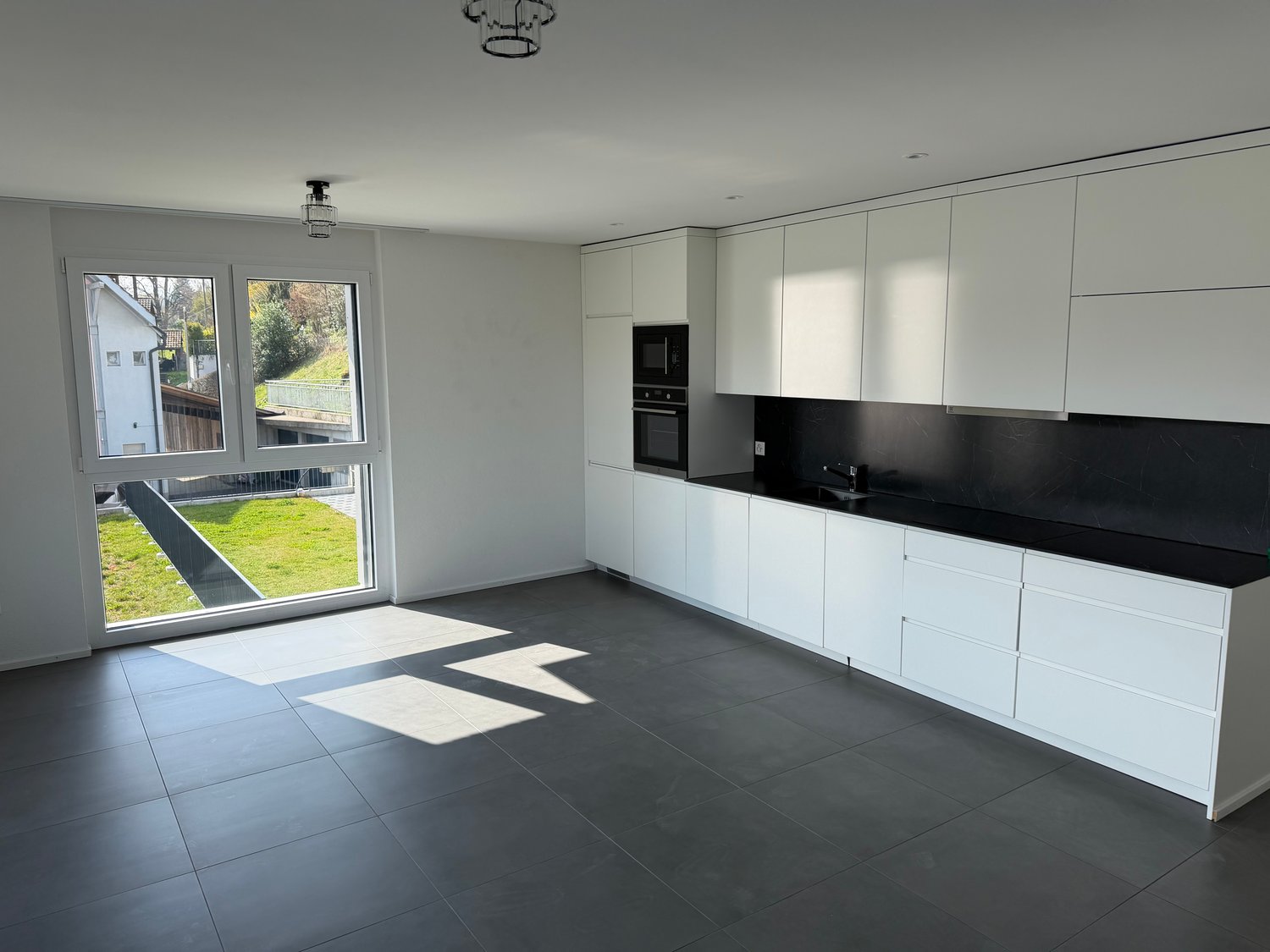 Moderne 3.5-Zimmer-Wohnung mit grosser Terrasse und Balkon - Bild 5