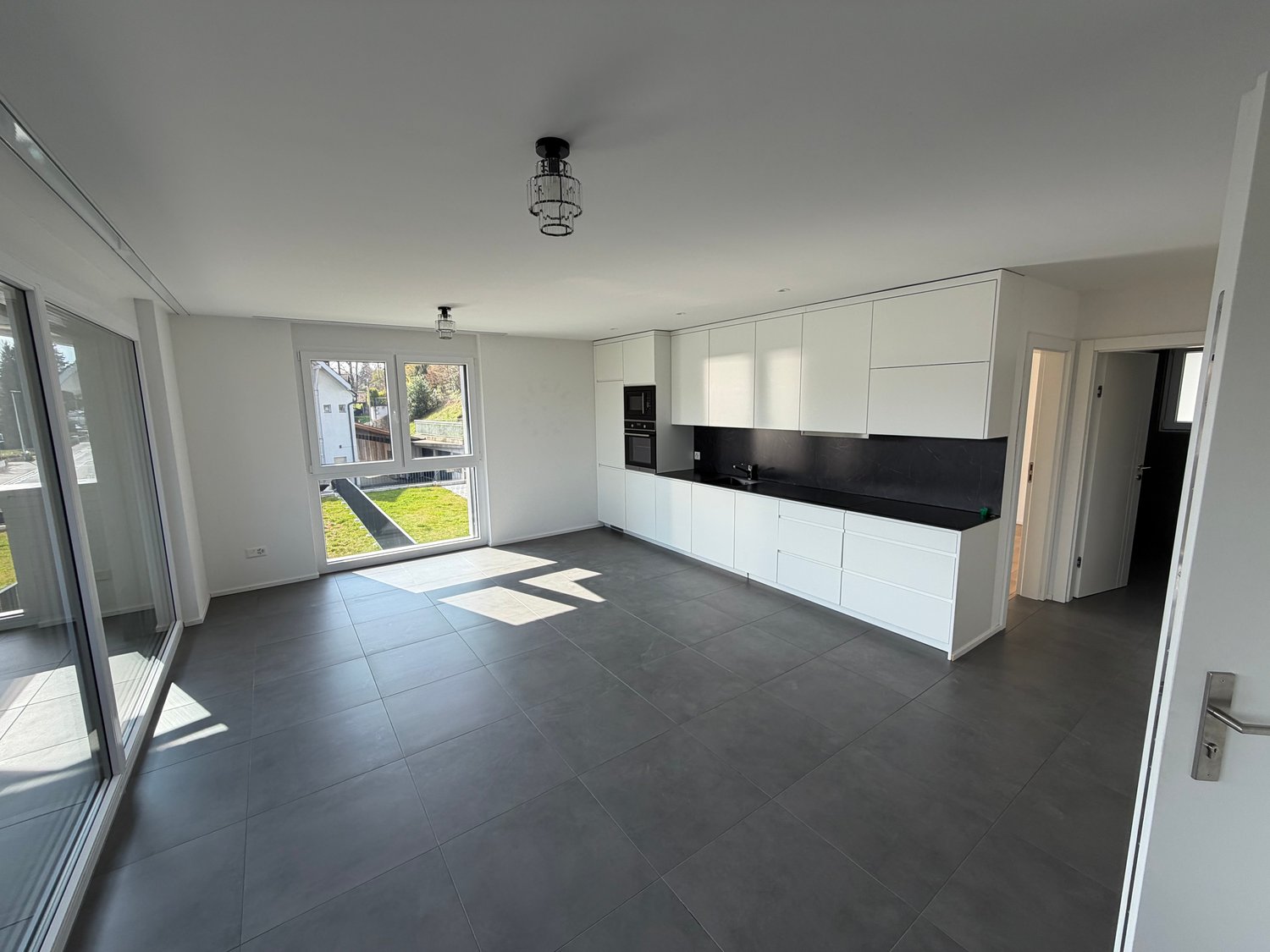 Moderne 3.5-Zimmer-Wohnung mit grosser Terrasse und Balkon - Bild 6