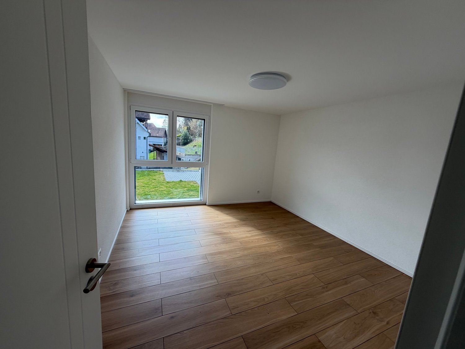 Moderne 3.5-Zimmer-Wohnung mit grosser Terrasse und Balkon - Bild 11