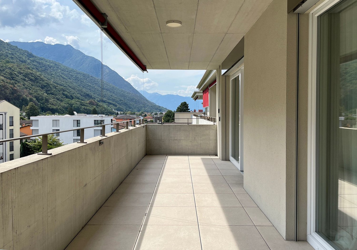 Vicino a tutte le comodità. Prima mensilità gratuita. - Balkon/Terrasse/Sitzplatz