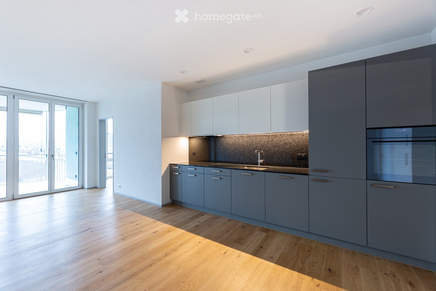 Moderne 3.5-Zimmer-Wohnung mit Balkon direkt am Bahnhof Hegi - Bild 2