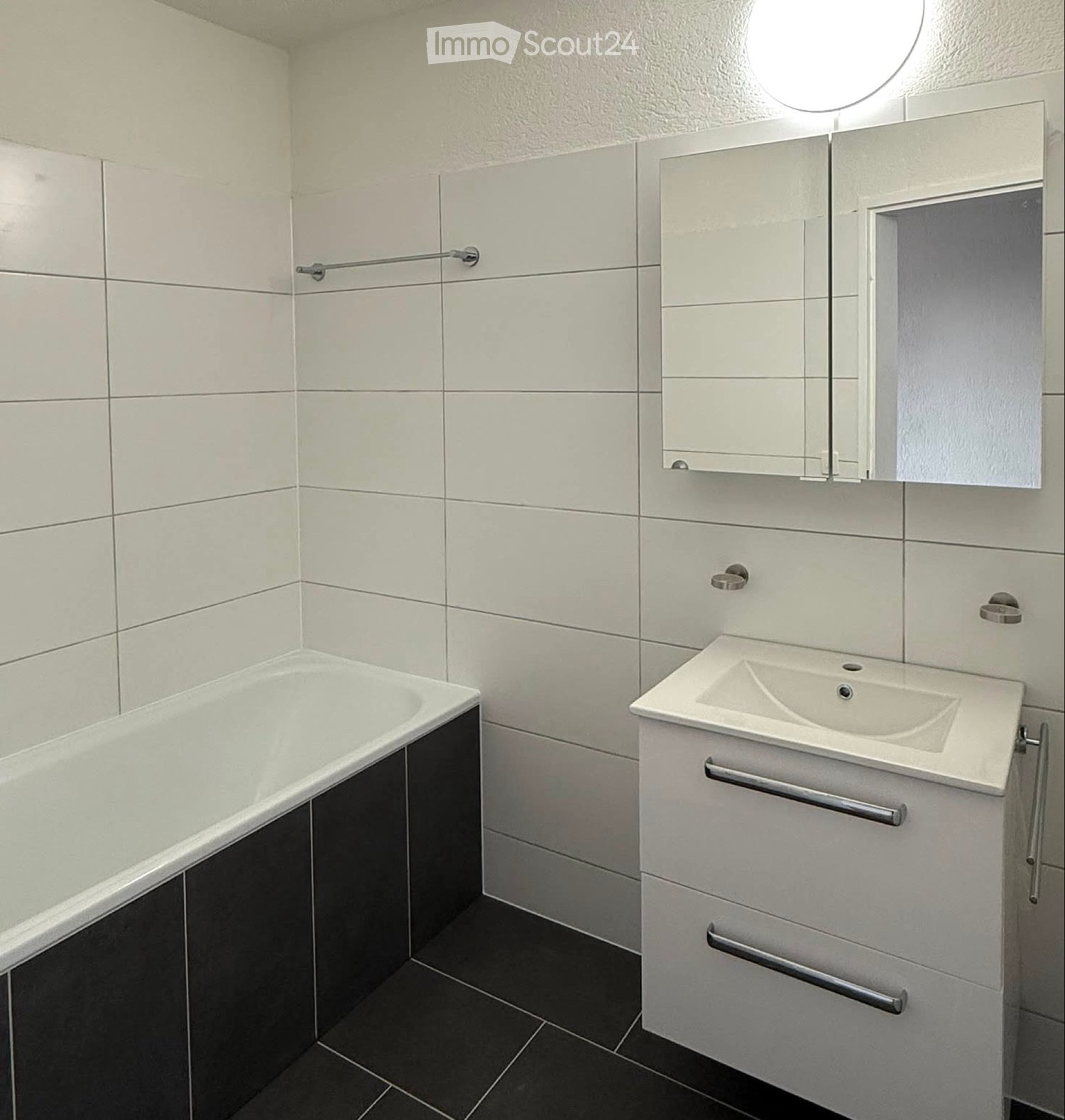 Erstbezug nach Totalsanierung  2.5-Zimmer-Wohnung - Bild 4