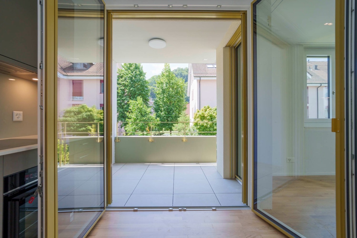 Moderne, neuwertige Wohnung mit optionaler Möbelübernahme und Parkplatz - Bild 5