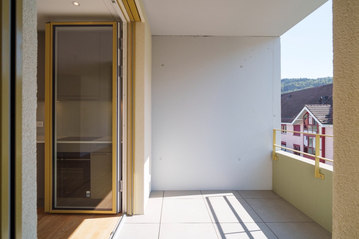 Moderne, neuwertige Wohnung mit optionaler Möbelübernahme und Parkplatz - Bild 6