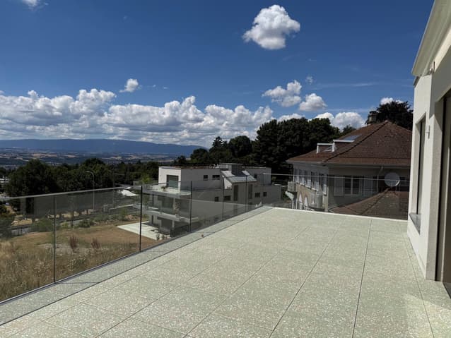 2.5 pièces en attique avec grande terrasse et vue sur le lac - Bild 2