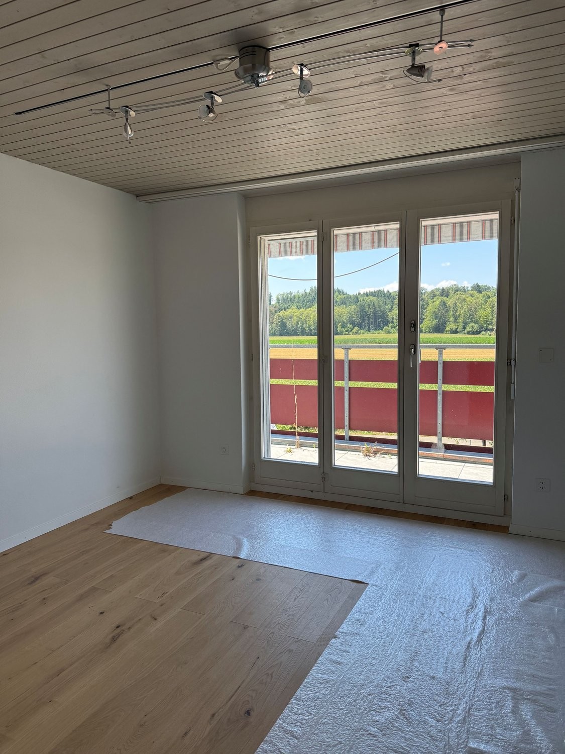 Grosszügige 5.5-Zimmerwohnung mit Terrasse, Bergsicht und Schwedenofen - Zimmer 3