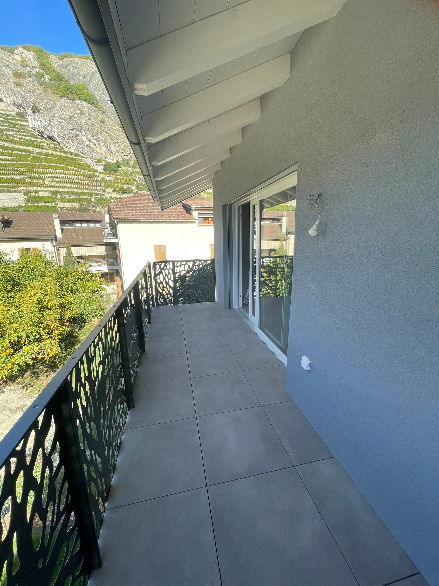 SUPERBE 3.5P NEUF AVEC BALCON ET PARC INTERIEUR COMPRIS- SITUATION IDÉALE À ARDON - Bild 3