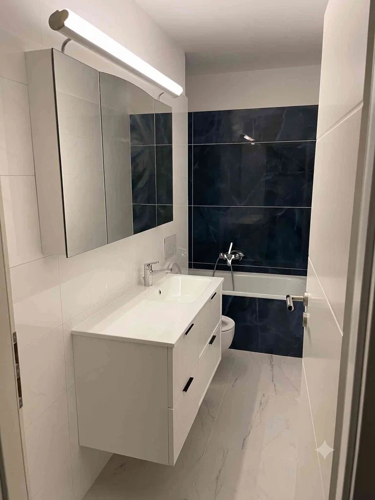 Frisch renovierte 3.5 Zimmer-Wohnung in Altendorf (SZ) - WC/Bad