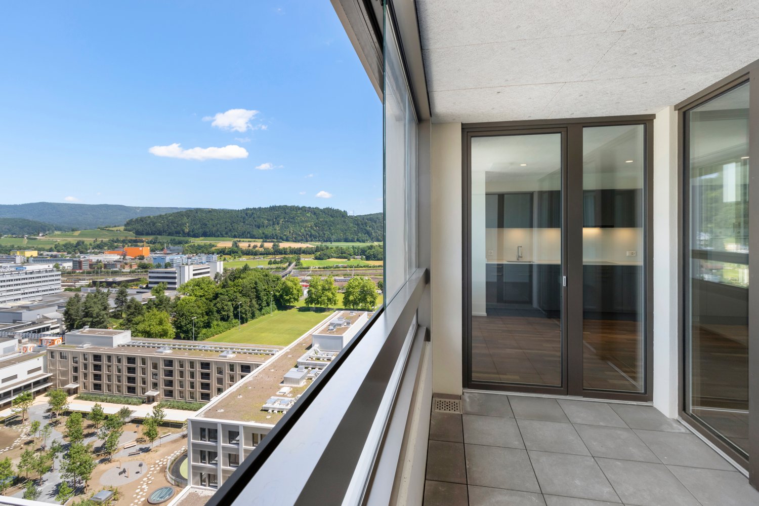 Moderne 2.5-Zimmer-Wohnung mit Panoramablick in Spreitenbach - Bild 1