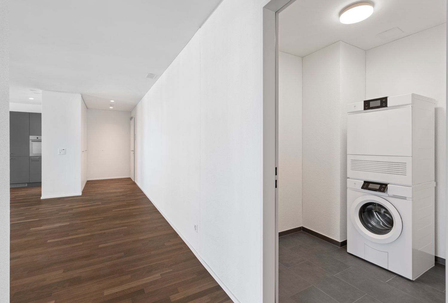 Moderne 2.5-Zimmer-Wohnung mit Panoramablick in Spreitenbach - Bild 3