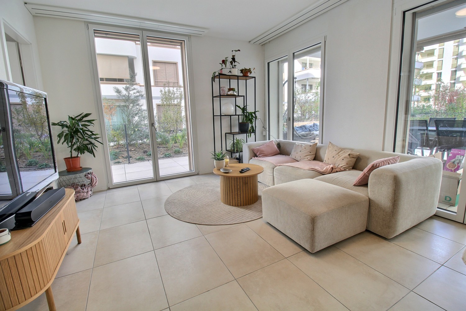 Appartement de 2.5 pièces avec terrasse à Marly - Séjour
