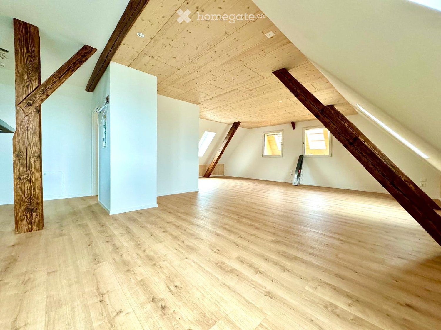 Neue 5.5-Zimmer-Dachwohnung in Rütschelen - Bild 1