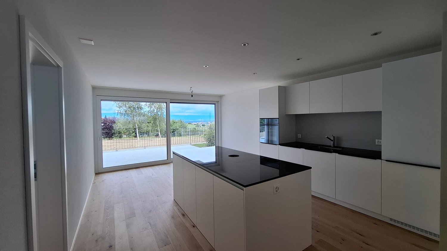 Moderne 3.5-Zimmer-Wohnung mit Blick ins Grüne - Bild 1