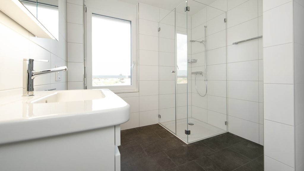 GROSSZÜGIGE ERDGESCHOSSWOHNUNG AN RUHIGER LAGE ZU VERMIETEN - Bild 1