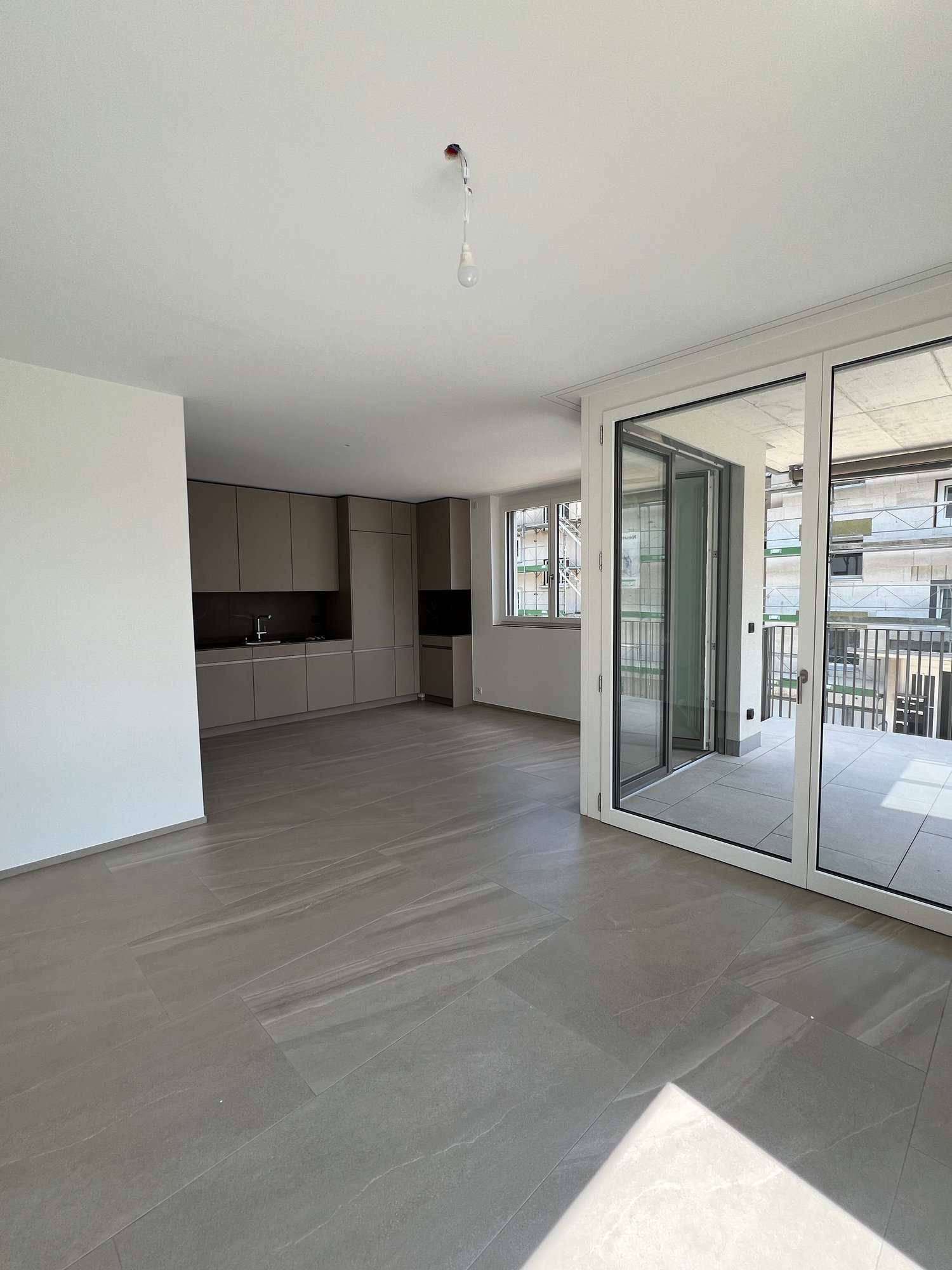 Moderne Wohnung mit grossem Balkon an zentraler Lage - Bild 5