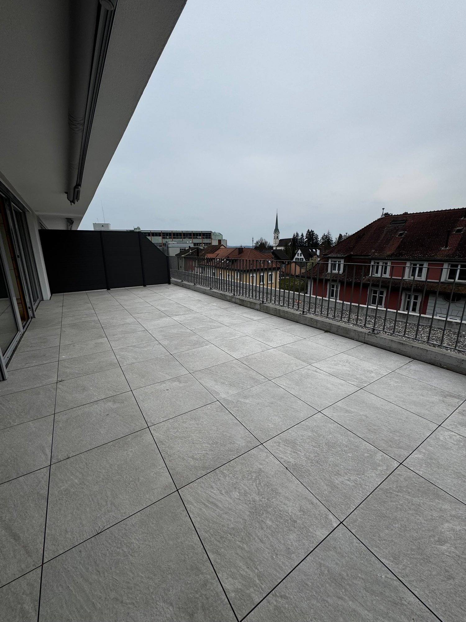 Helle Attikawohnung mit grosser Terrasse - Bild 9