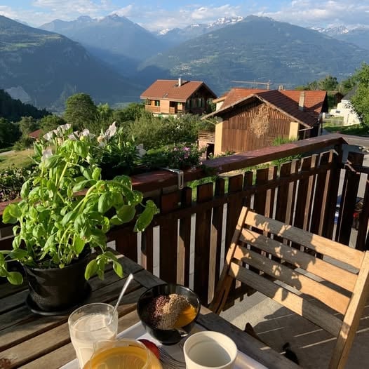 Magnifique appartement 4.5 pièces avec vue panoramique sur les montagnes à Botyre - Bild 2