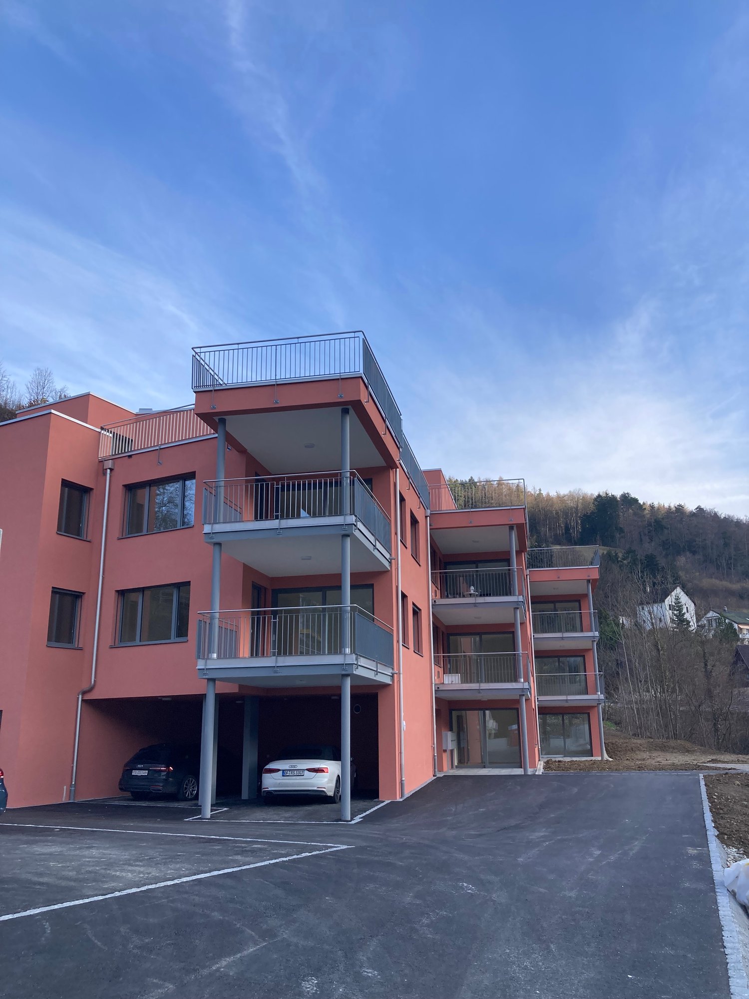 Moderne 2.5-Zimmer-Attika -Wohnung mit Bergblick in Waldenburg - Bild 1