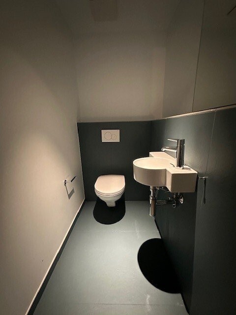 Soyez les premiers locataires de ce 3,5 pièces unique sous-gare! - wc_separe.jpg