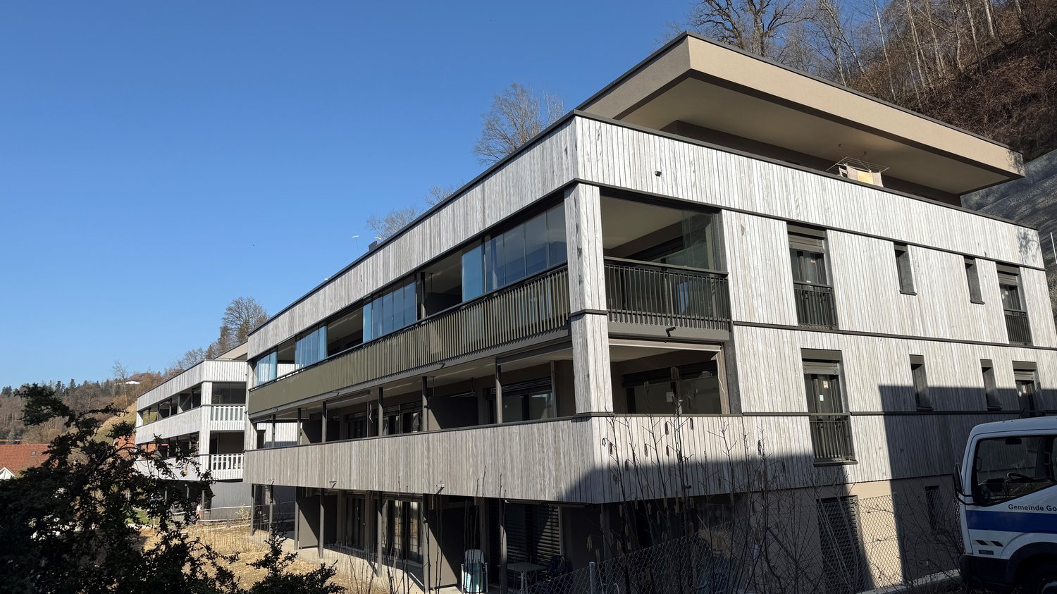 Erstbezug! Hochwertige 3.5-Zimmer-Wohnung mit verglastem Balkon - Bild 4