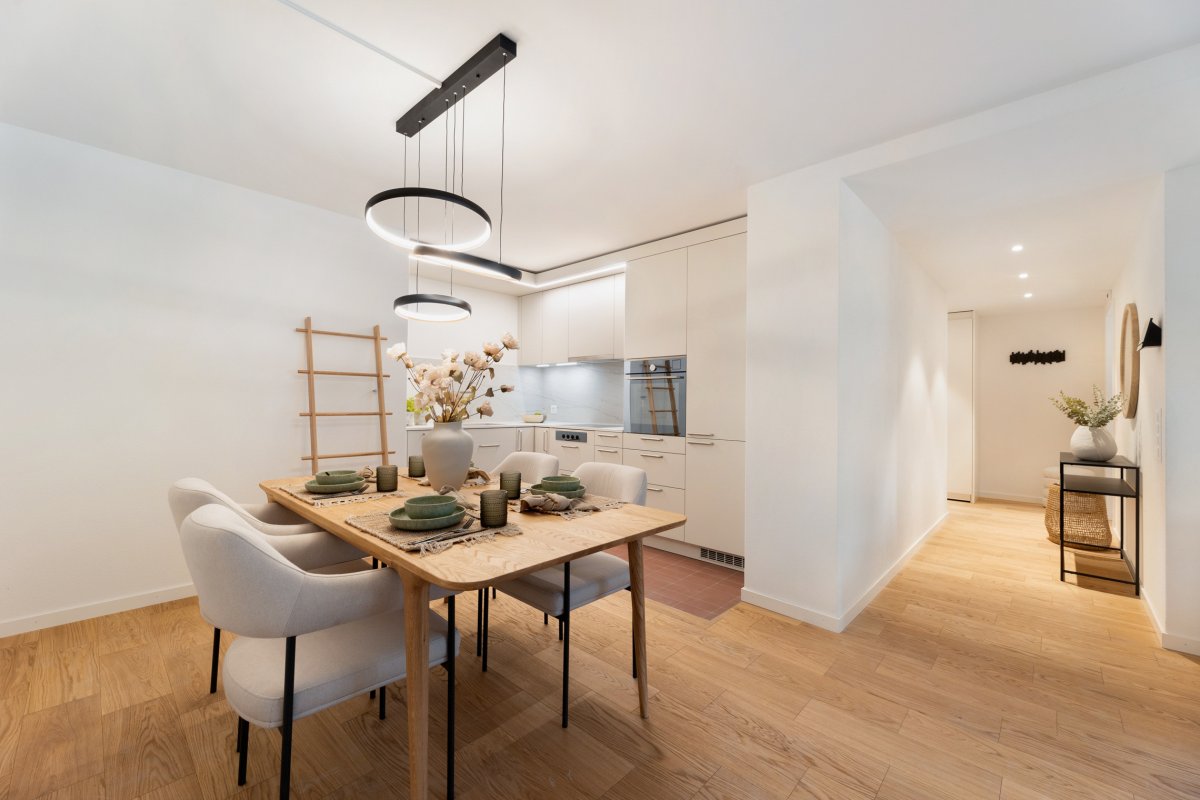 Klimatisierte 2.5 Zimmerwohnungen mit Concierge, Fitness und Pool - Essbereich