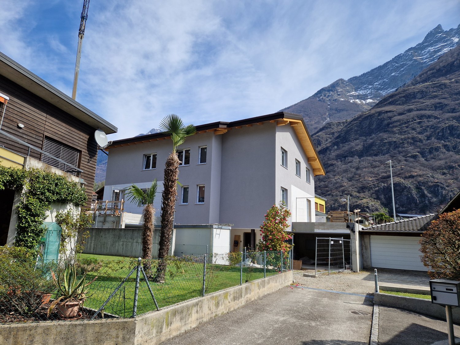 Casa bifamiliare moderna in costruzione a Biasca - Bild 1