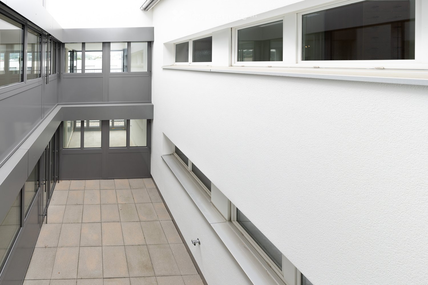 Moderne, zentral gelegene 3,5-Zi-Wohnung mit Gartensitzplatz, Wintergarten und Hobbyraum - Bild 6