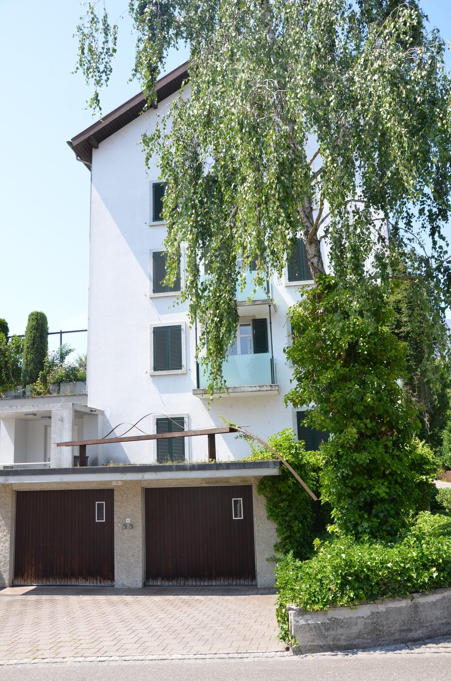 Wohnen wie im Einfamilienhaus auf zwei Ebenen und grosser Terrasse - Aussenansicht von Feldstrasse
