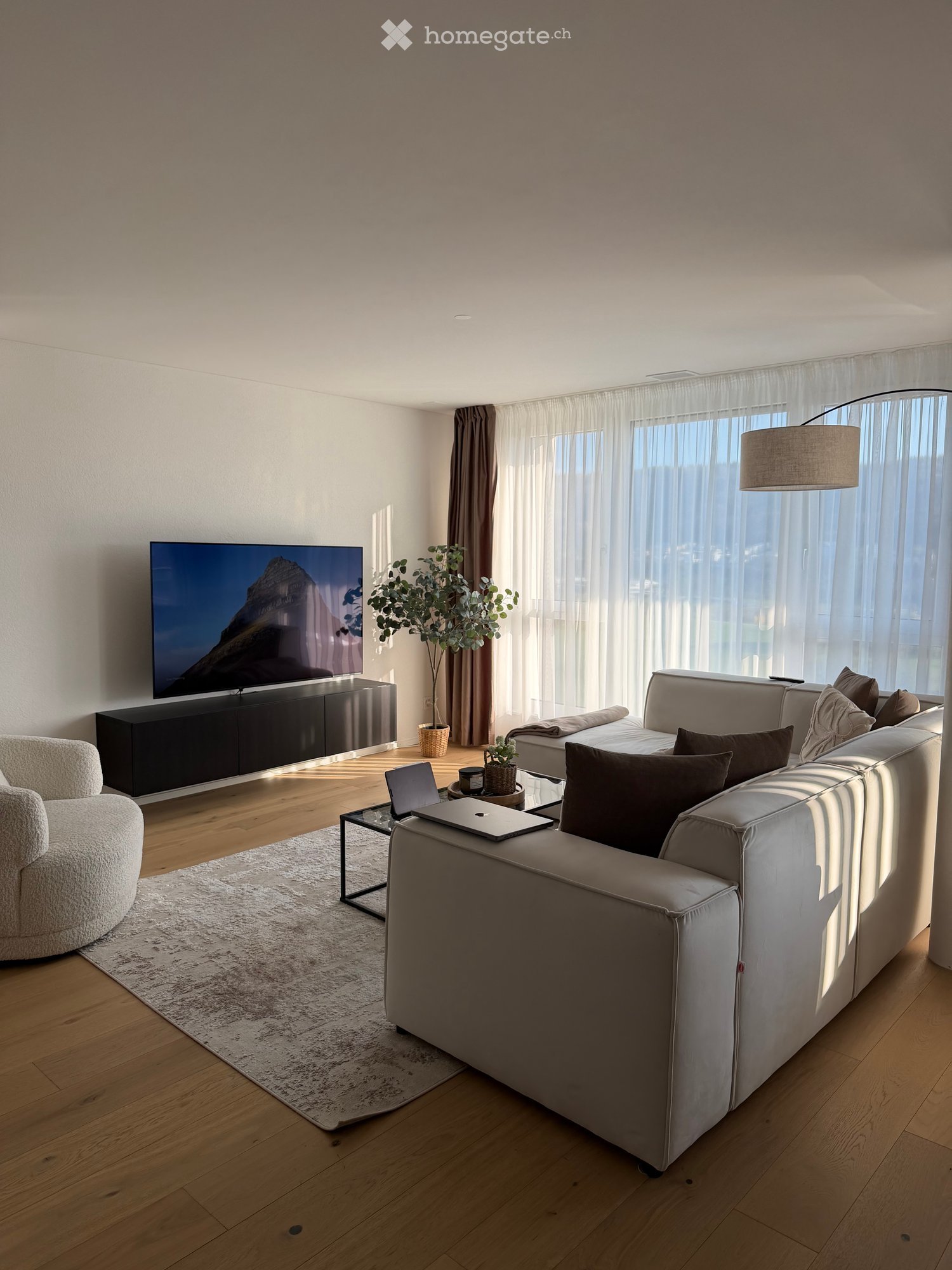 Moderne 3.5-Zimmer-Neubau-Wohnung mit Migros, Denner und Apotheke im Gebäude - Bild 1