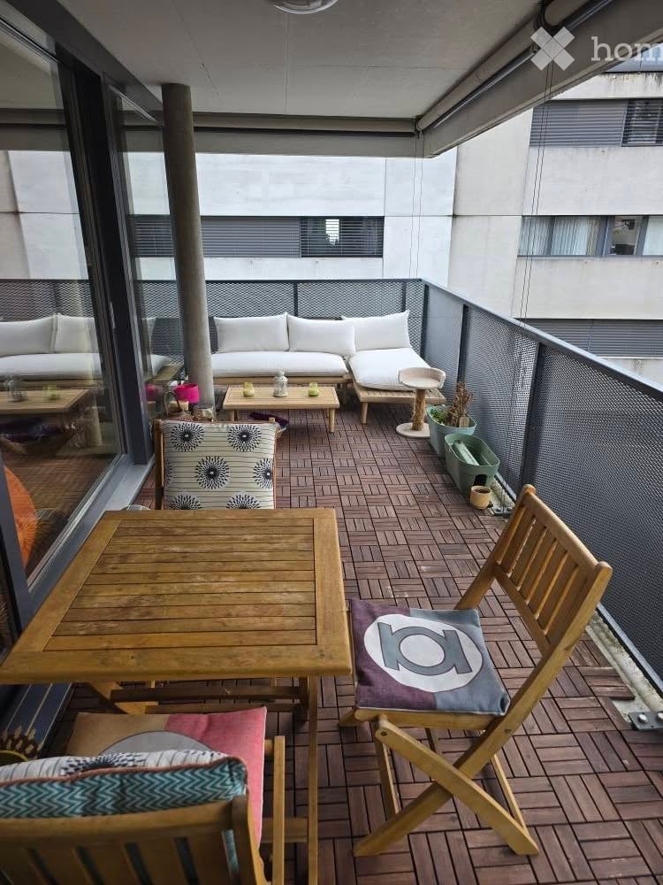 Appartement moderne de 3,5 pièces avec balcon et vue sur la ville - Bild 2