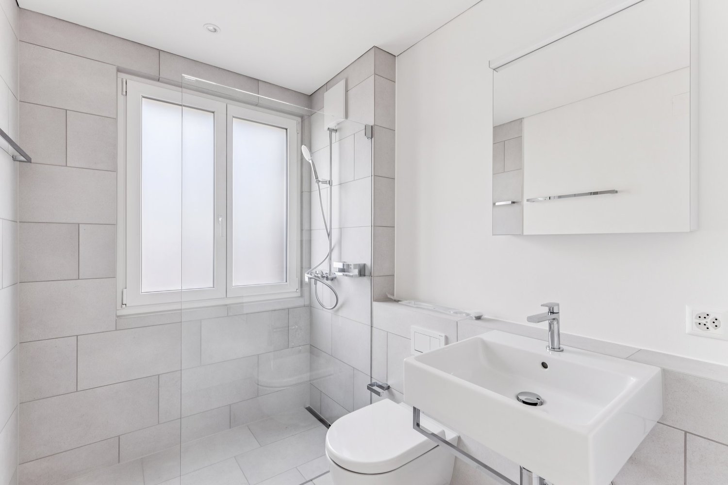 ERSTBEZUG: exklusiv Wohnen mit grosser Terrasse und Weitblick - Bild 7