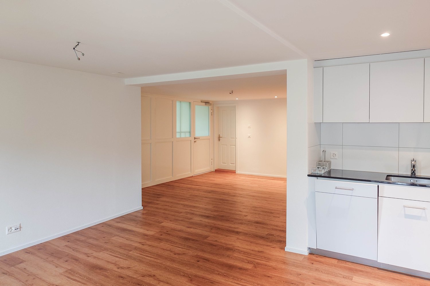 Neuwertige 7.5-Zi. Wohnung mit Blick ins Grüne - Bild 4