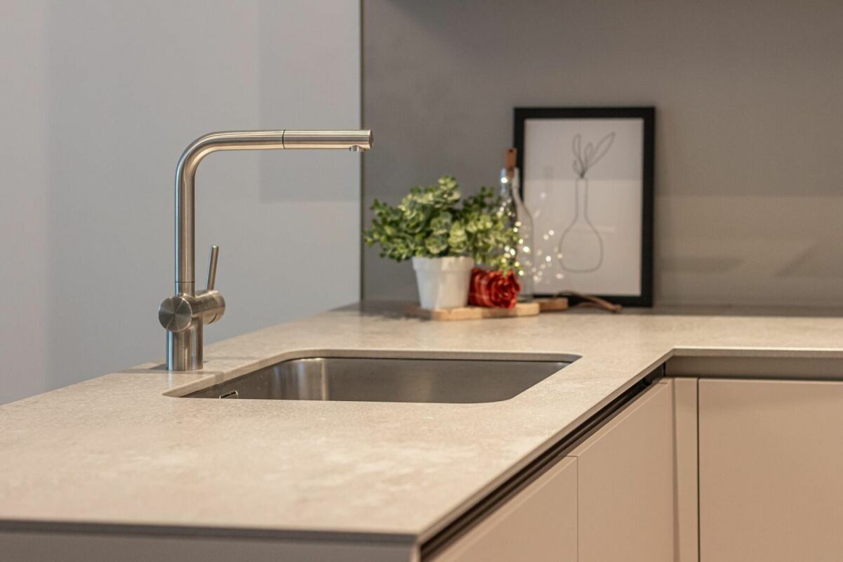 PREGASSONA · ELEGANTE 2½ LOCALI  CON TERRAZZA COPERTA E GIARDINO - Bild 3