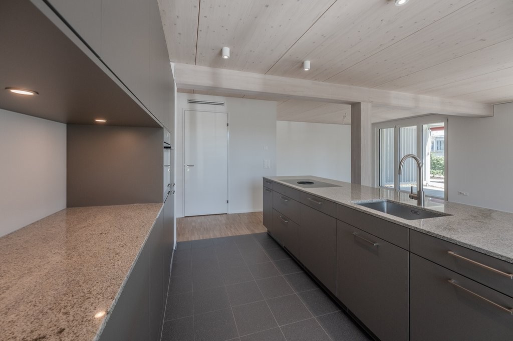 Grosszügige Wohnung mit Gartensitzplatz zu vermieten! - Küche