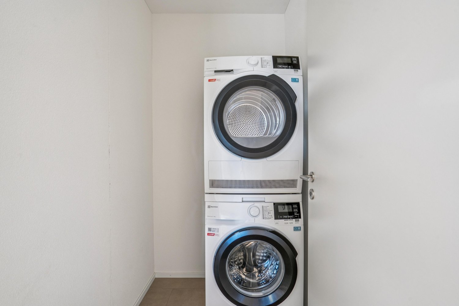 Modern - mit Sitzplatz und Loggia - Neubau - Bild 6