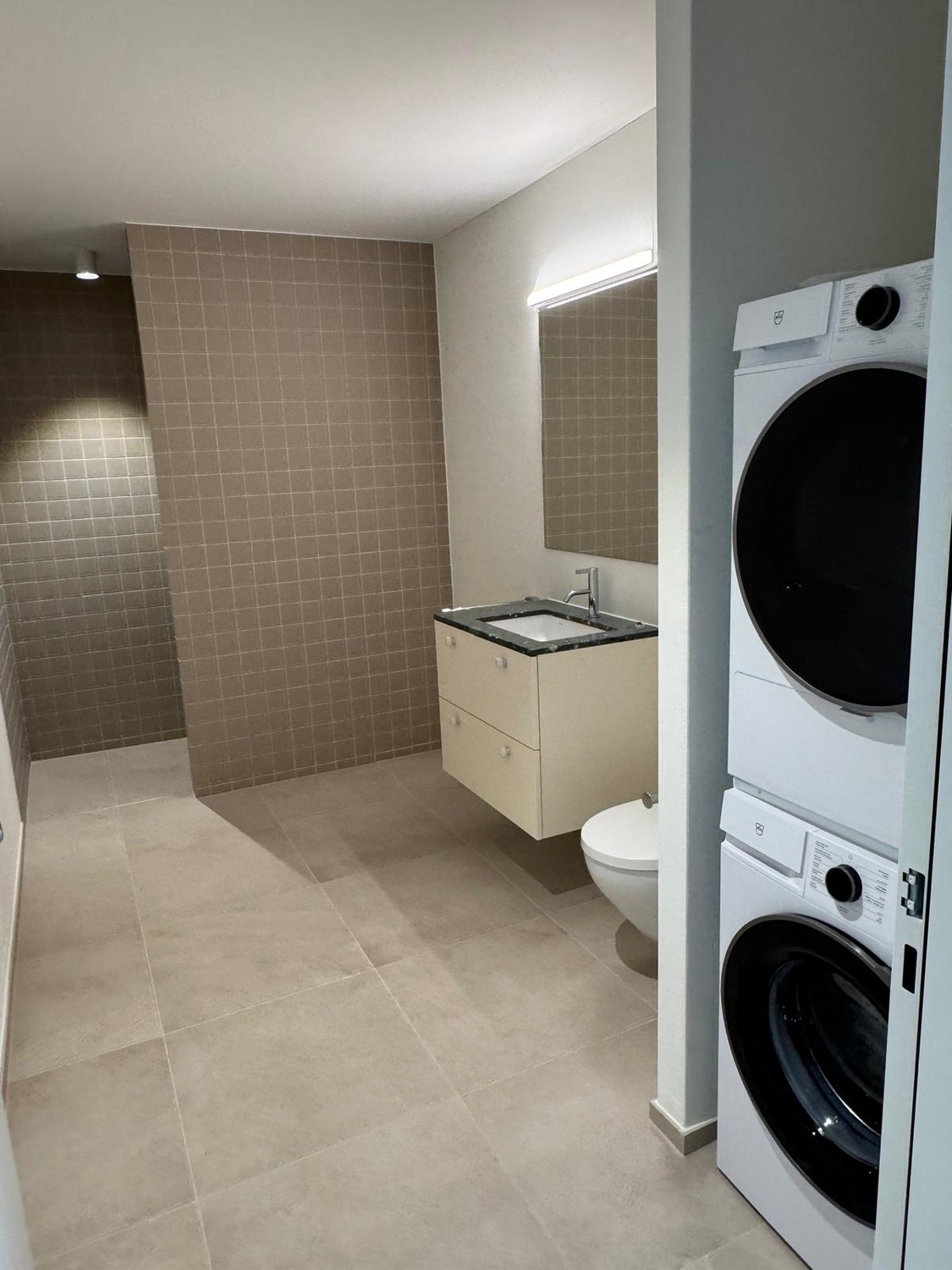 Erstbezug 1. April 2026  Letzte 3.5-Zimmer-Wohnung (100 m2) im Erdgeschoss in ruhiger Lage nahe Zürich - Bild 5