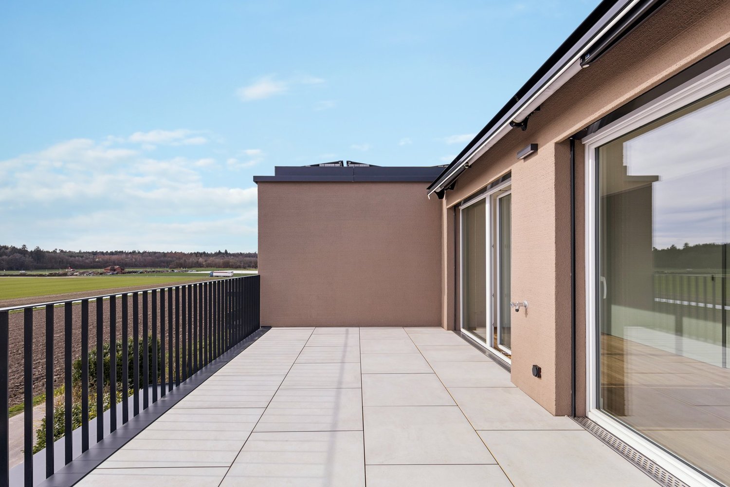 ERSTBEZUG: exklusiv Wohnen mit grosser Terrasse und Weitblick - Bild 8