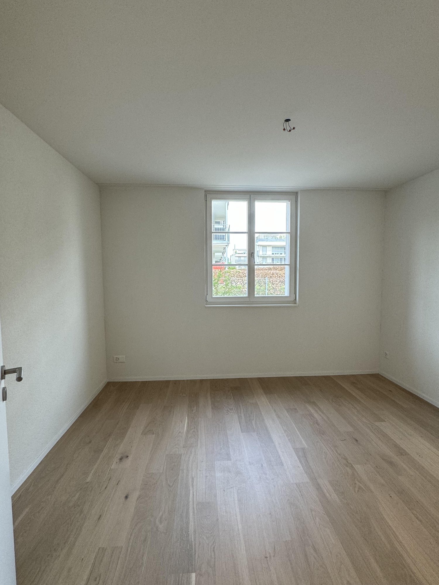 Moderne 3.5-Zimmer-Neubauwohnung im Erdgeschoss in Nürensdorf - Bild 4