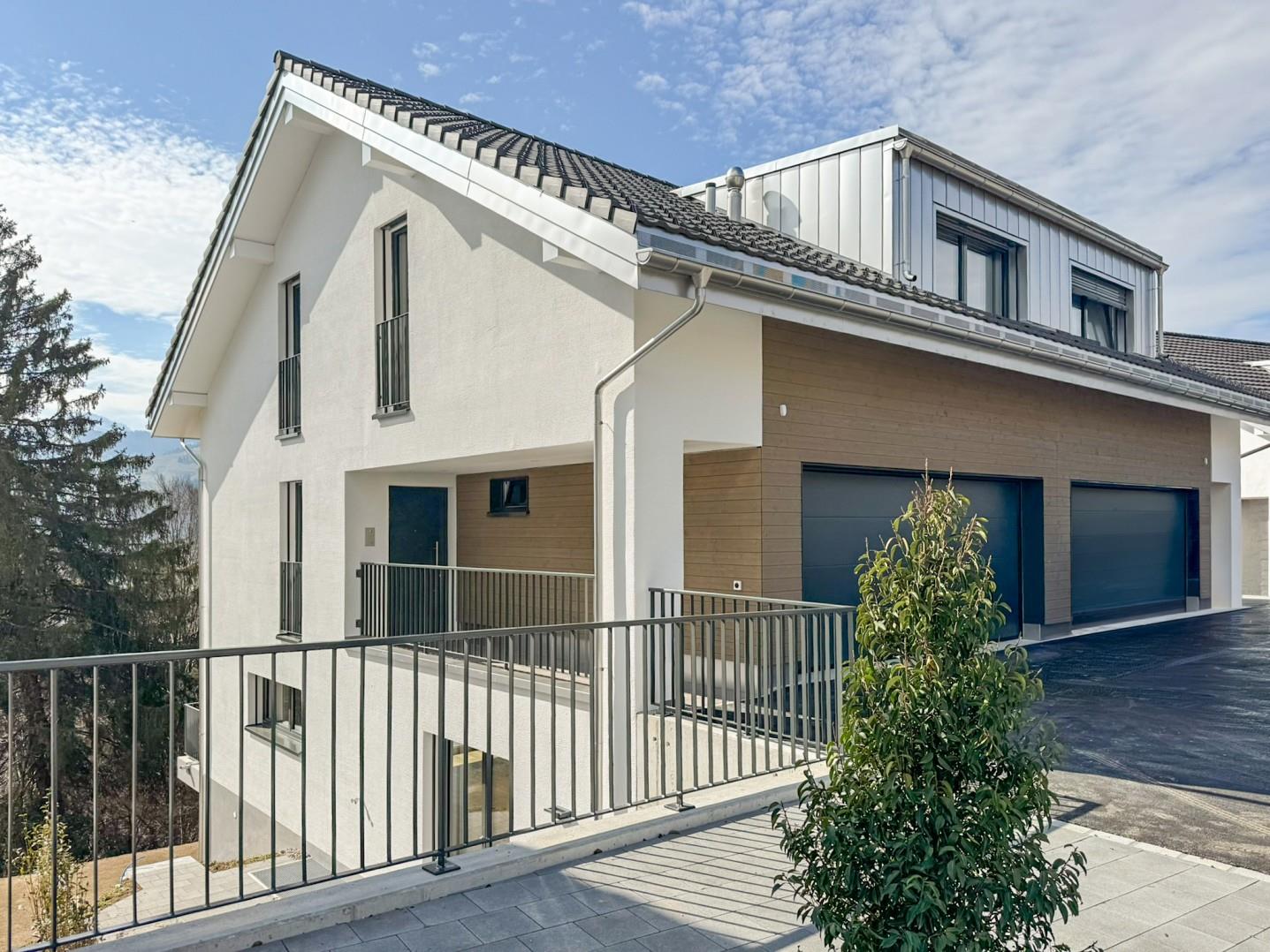 Erstbezug: Familienparadies an sonniger Lage - Aussenansicht