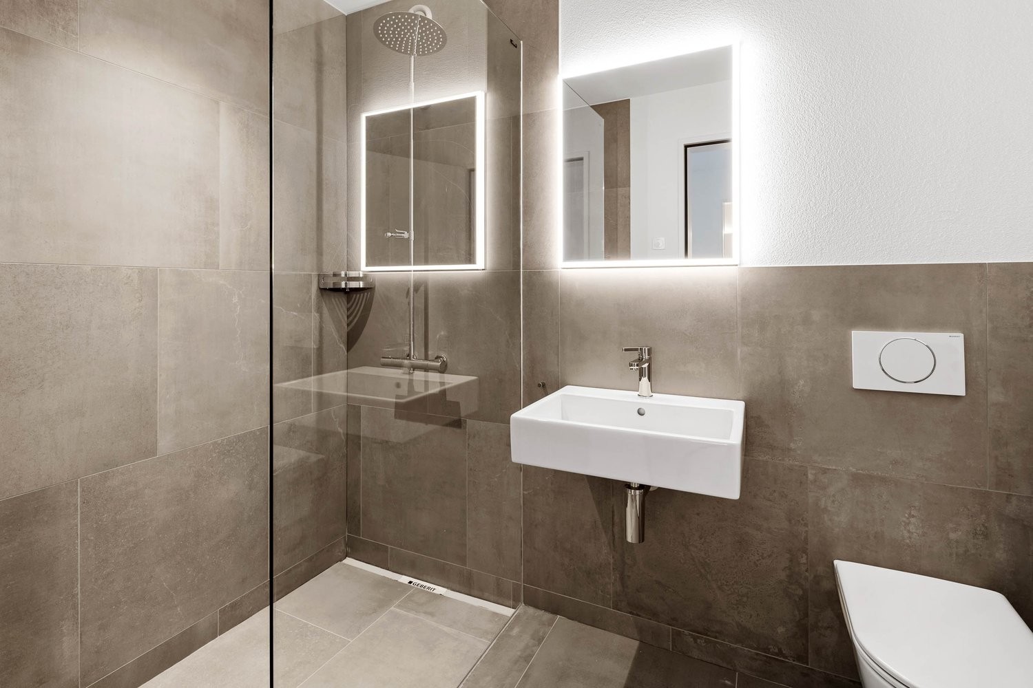 Erstvermietung - moderne 4.5-Zimmerwohnung mit durchdachtem Grundriss - Badezimmer mit Dusche