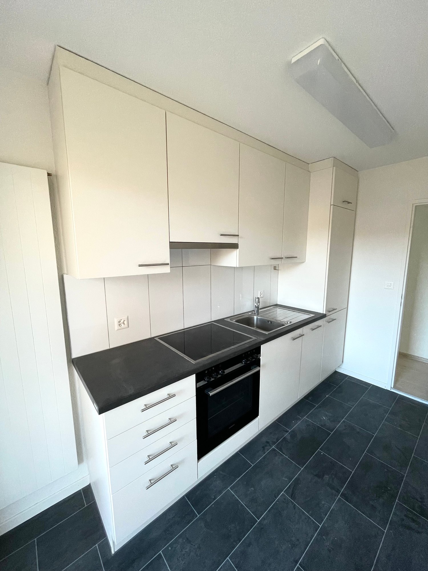 Erstvermietung nach Sanierung, 3-Zimmer-Wohnung mit grossem sonnigem Balkon - Bild 3