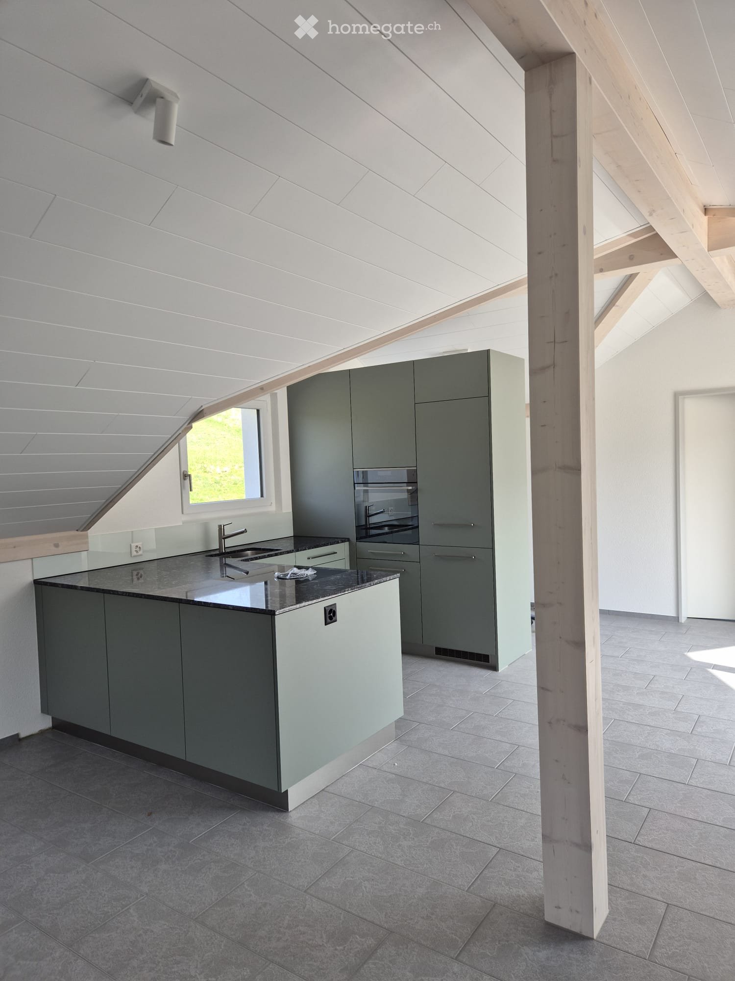 Grosszügige 2.5 Zimmer Dachwohnung mit Panoramablick ins Grüne in Densbüren - Bild 4