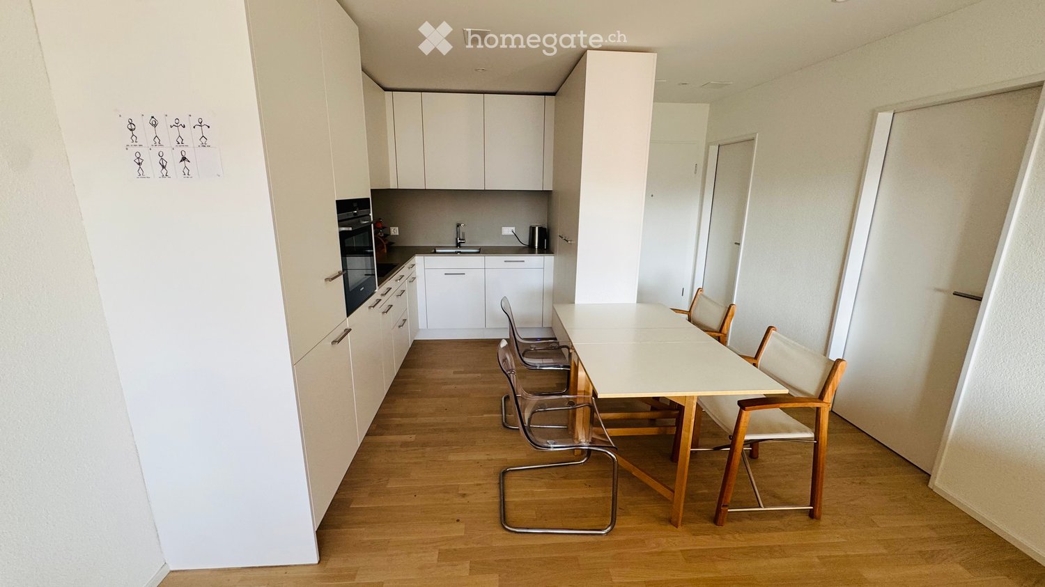 Moderne 2.5-Zimmer-Neubau-Wohnung mit Balkon und Stadtblick in Kaiseraugst - Bild 2