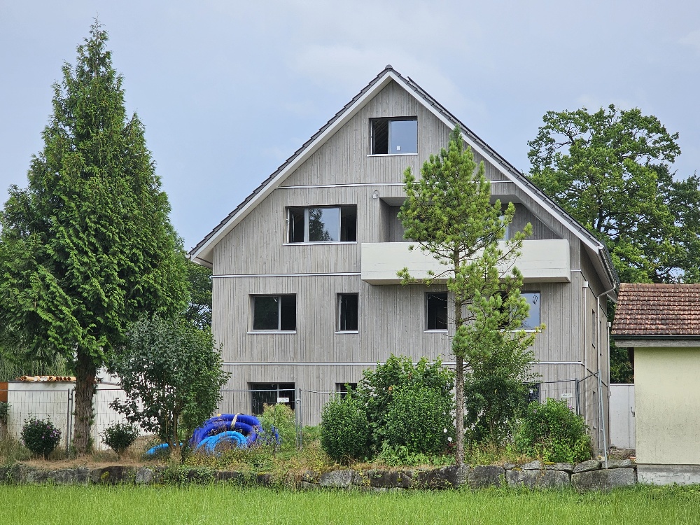 Erstbezug Moderne 2.5-Zimmer-Maisonette-Zimmerwohnung mit Blick ins Grüne - Bild 2