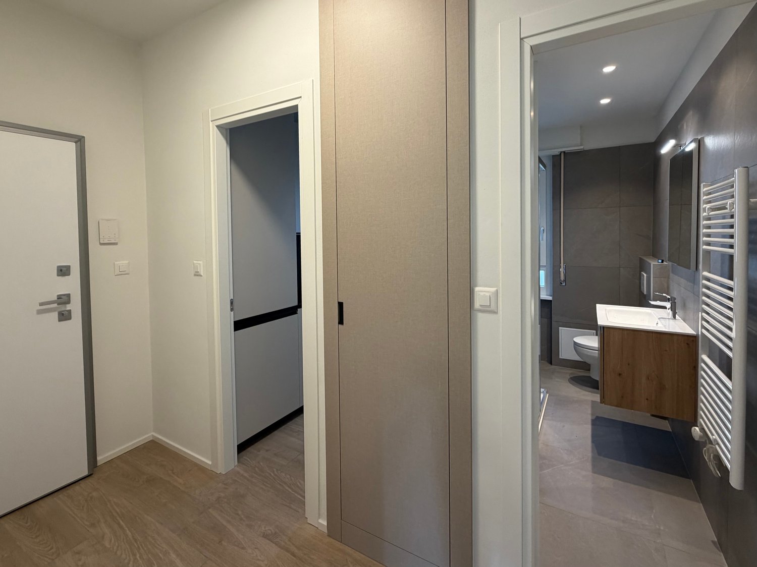 Chiasso Nuovo 2.5 loc. Arredato Pigione 1'050 Spese 200 - Bild 4