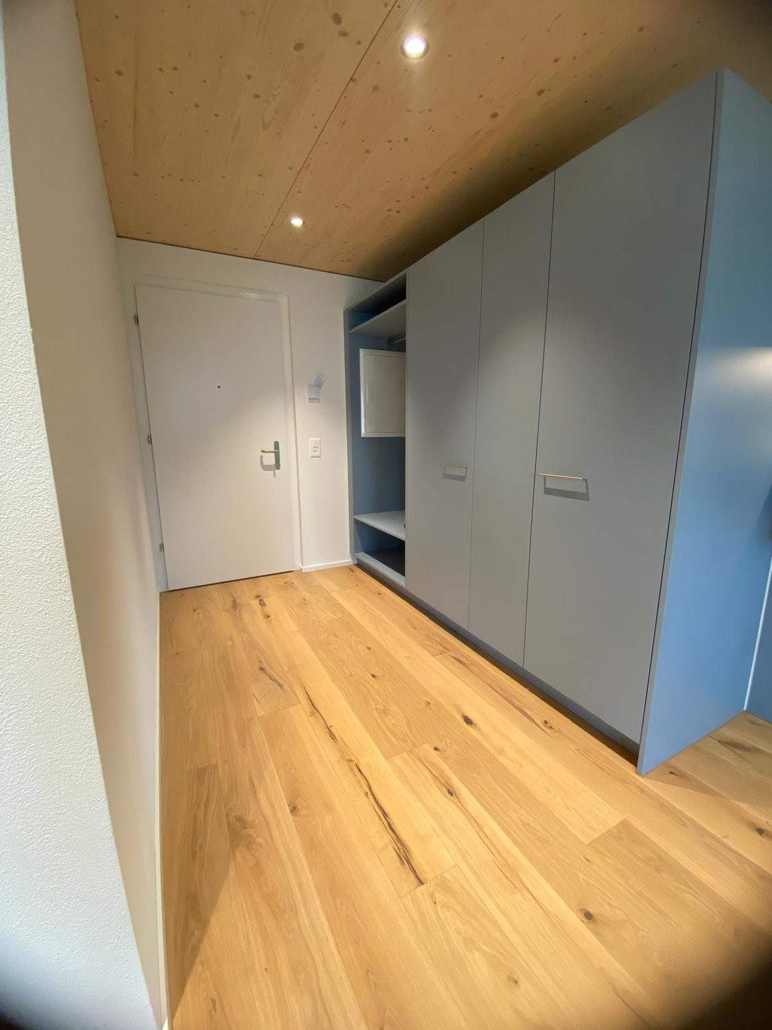 Neubauwohnung mit Terrasse - Korridor