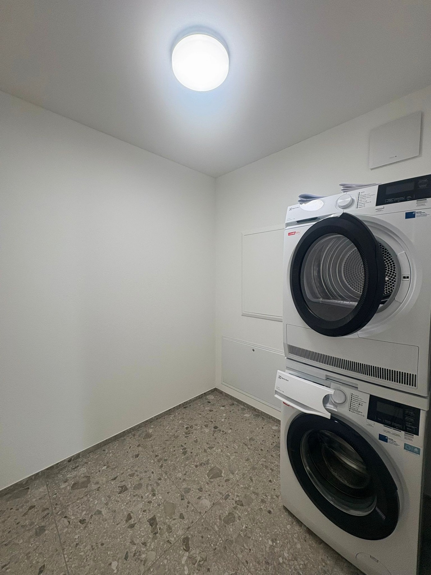 Erstbezug - neue 3.5 Zimmerwohnung im Zentrum von Wattwil zu vermieten - Waschturm