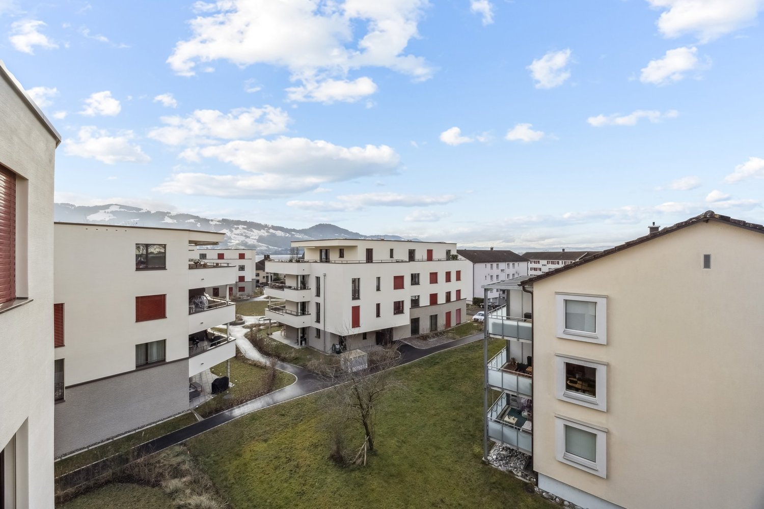 Neubauwohnung an traumhafter Lage direkt am Seeufer in Rapperswil-Jona - Aussicht