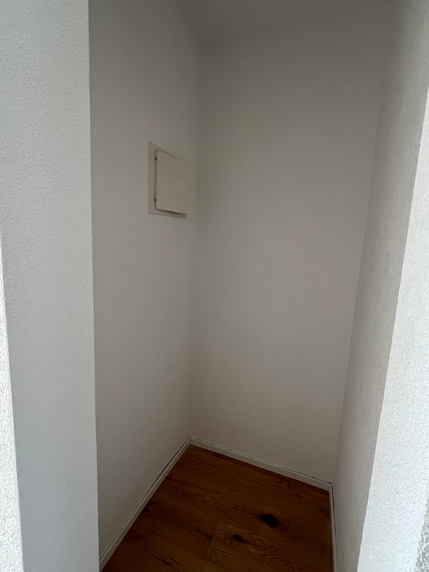 NEUWERTIGE totalsanierte 1.5-Zimmerwohnungen mit Terrasse in Nidau - Bild 7